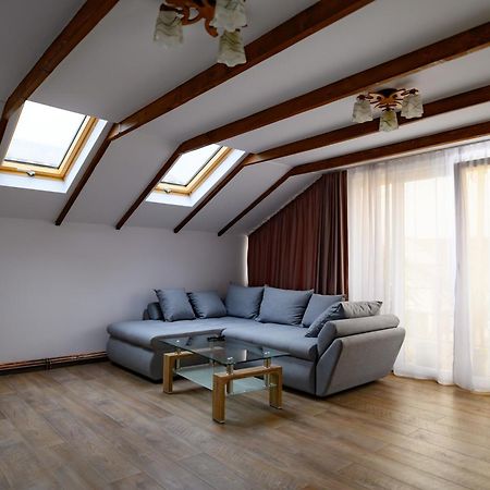 Luxury Attic Villa คูร์ตา เด อาร์เจช ภายนอก รูปภาพ