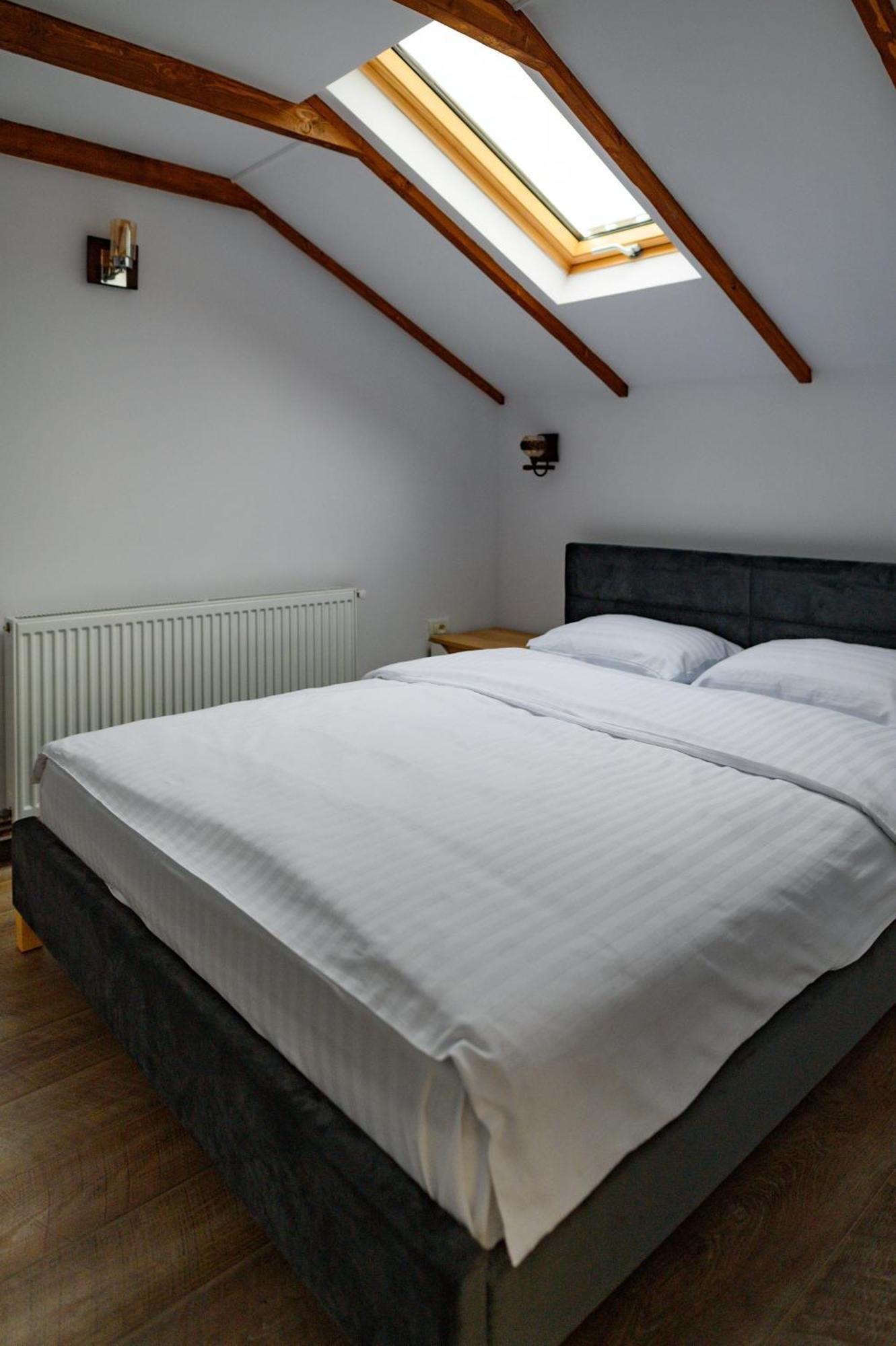 Luxury Attic Villa คูร์ตา เด อาร์เจช ภายนอก รูปภาพ