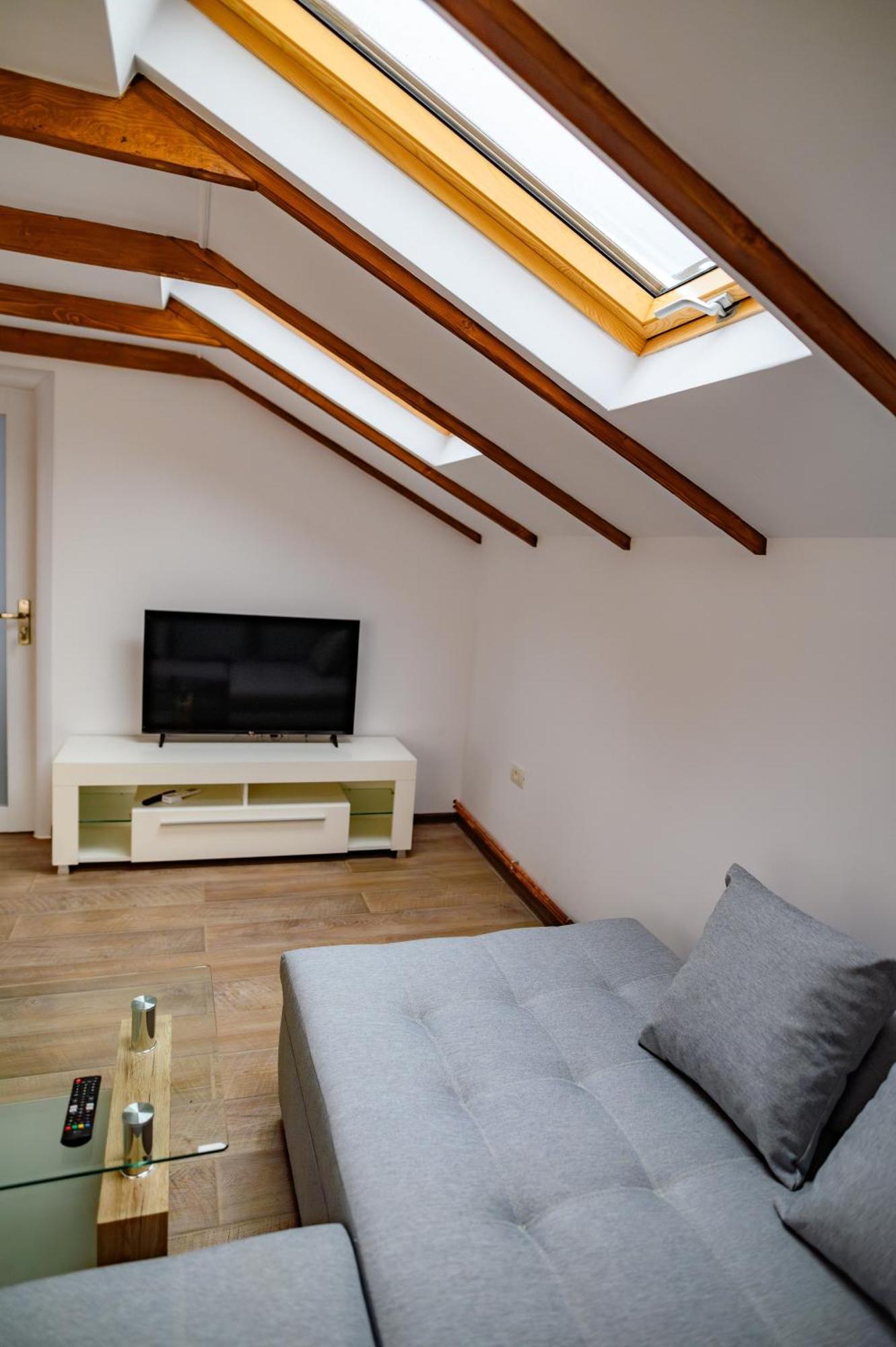 Luxury Attic Villa คูร์ตา เด อาร์เจช ภายนอก รูปภาพ